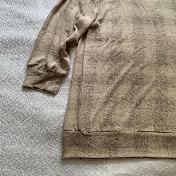 NEW Maurices tan plaid elbow sleeve stretchy button detail pullover top shirt - Picture 2 of 8